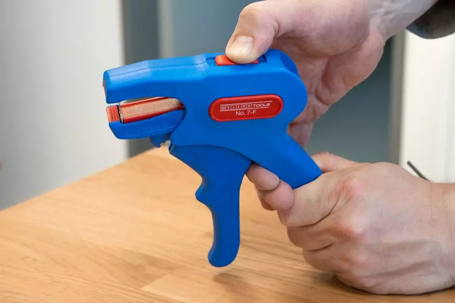 klesta za skidanje izolacije pljosnatih kablova